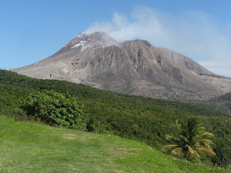 Volcan Soufriere Hills actif île de Montserrat