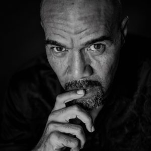 Dominik Bernard est un comédien, metteur en scène et scénographe né en Guadeloupe et formé aux États-Unis, dans la Caraïbe et en France.