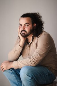 Thibaut Nogara Granier est un artiste pluridisciplinaire né en Guyane. Formé au métier de comédien, il co-dirige la Compagnie Megaera depuis 2021